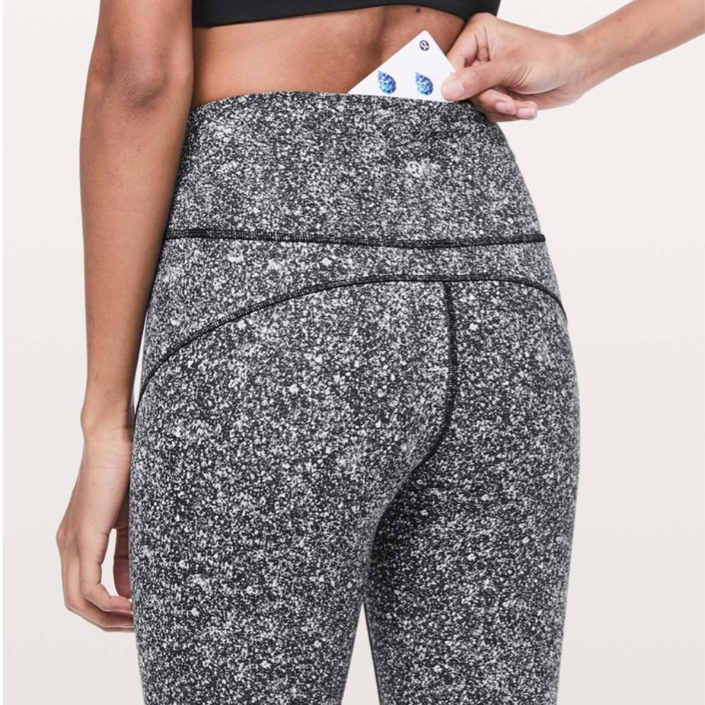 Lululemon In Movement Tight 25" Everlux - Size 4 - Picture 5 of 9